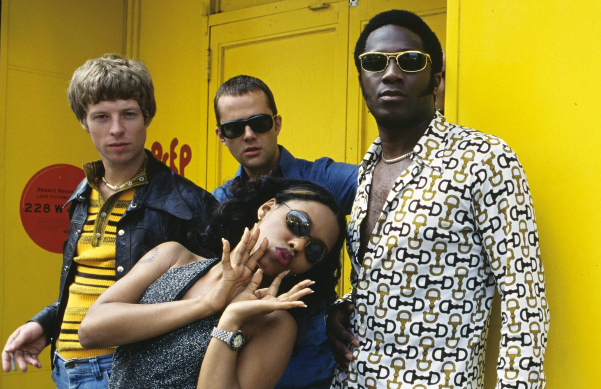 The Brand New Heavies в Нью-Йорке в 1994 году. Слева направо: Саймон Бартоломью, Ян Кинкейд, Н’Ди Давенпорт и Эндрю Леви. Фото: Кэтрин МакГанн/Getty Images