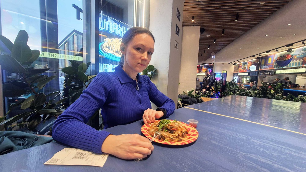 Фудхолл "Рестомаркет" — большая гастрономическая площадка, где можно попробовать кухни разных народов мира