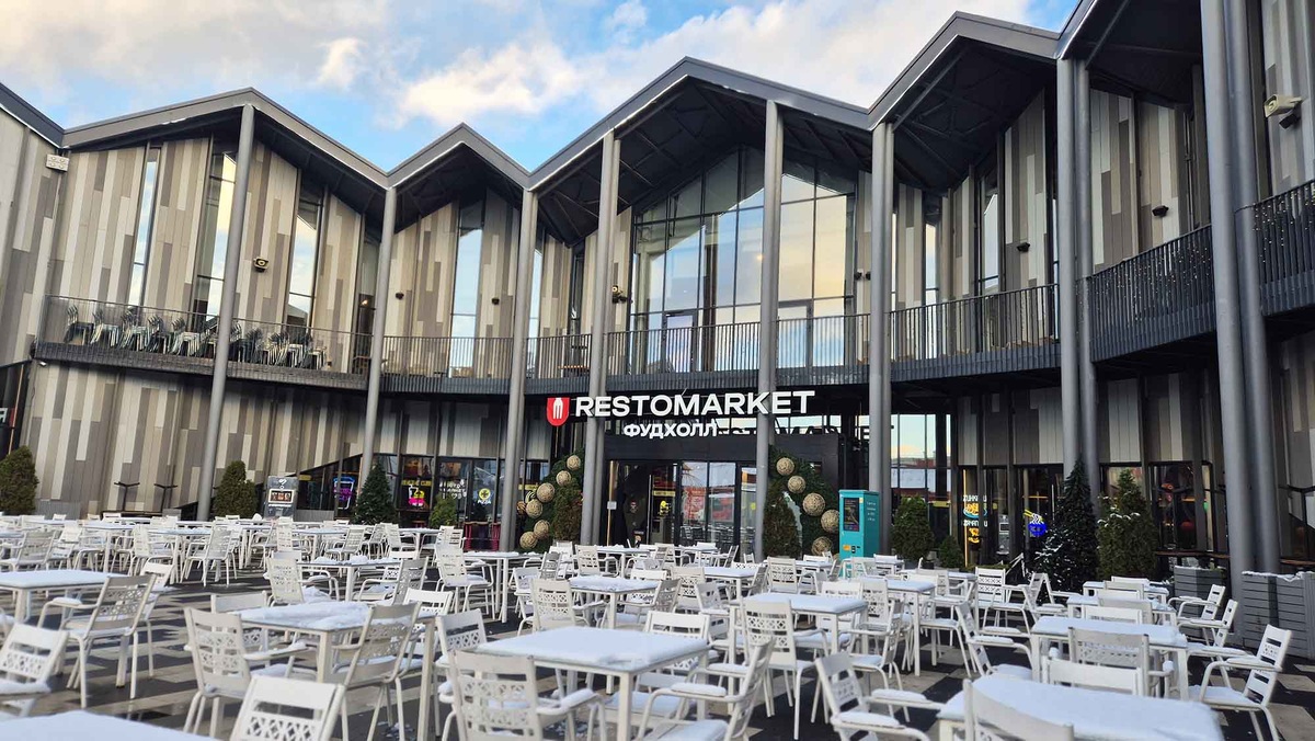 Летом здесь можно поесть на открытом воздухе
