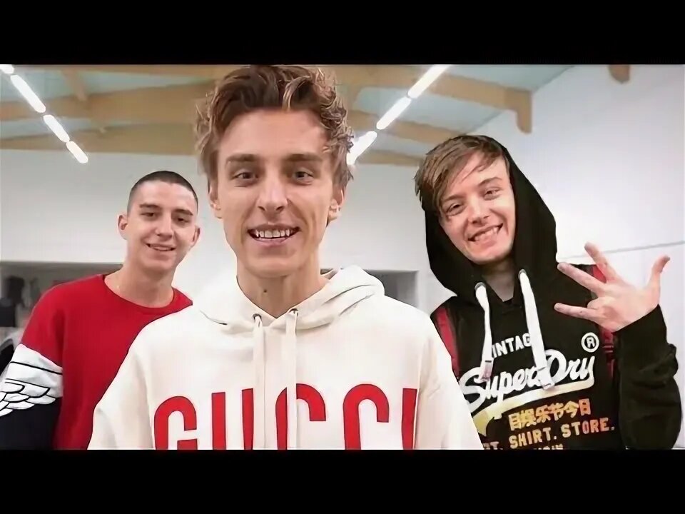 Чего «И всем привет меня зовут Влад А4 Гыыыыылент Ивангай»