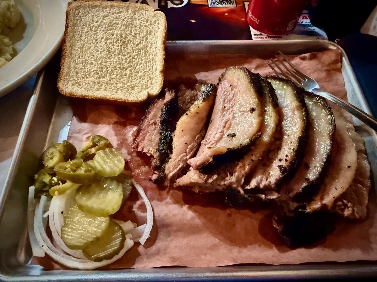 Мясо, приготовленное по методу лоу-энд-слоу (low-and-slow)