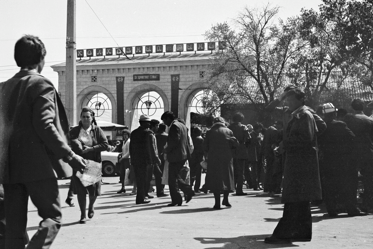 На этом колхозном рынке всё началось... Фото из открытых источников.