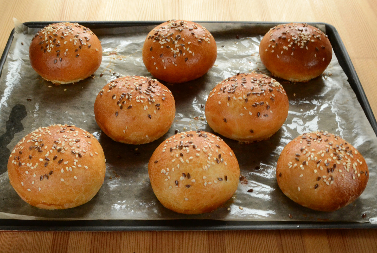 Булочки после выпечки