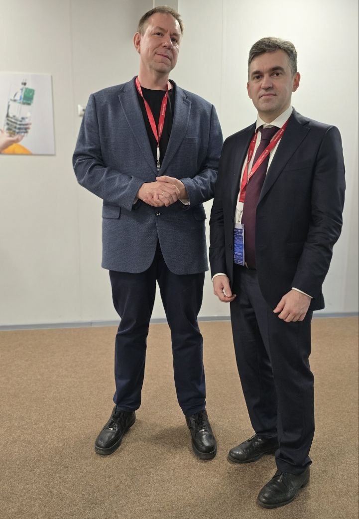 С губернатором Ивановской области Станиславом Воскресенским. Он организовал эту замечательную секцию в рамках конгресса.