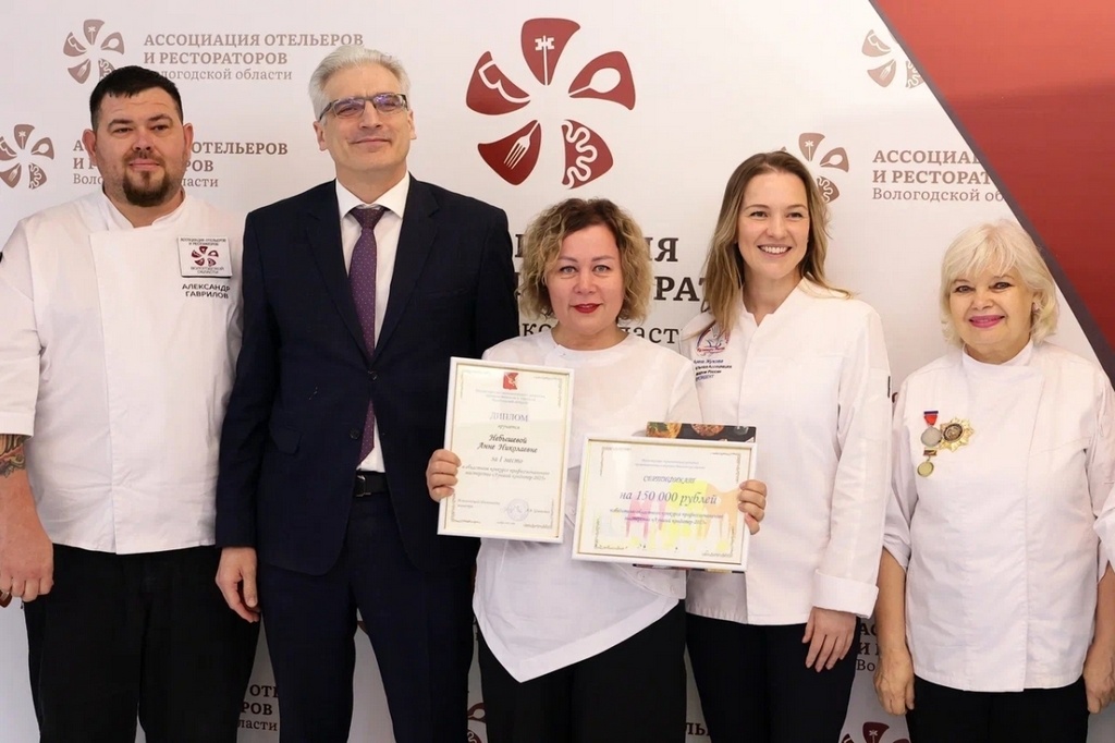    Анна Небышева победила в региональном конкурсе, который прошел 25 ноября. В нем участвовали шесть кондитеров из Вологды и Череповца