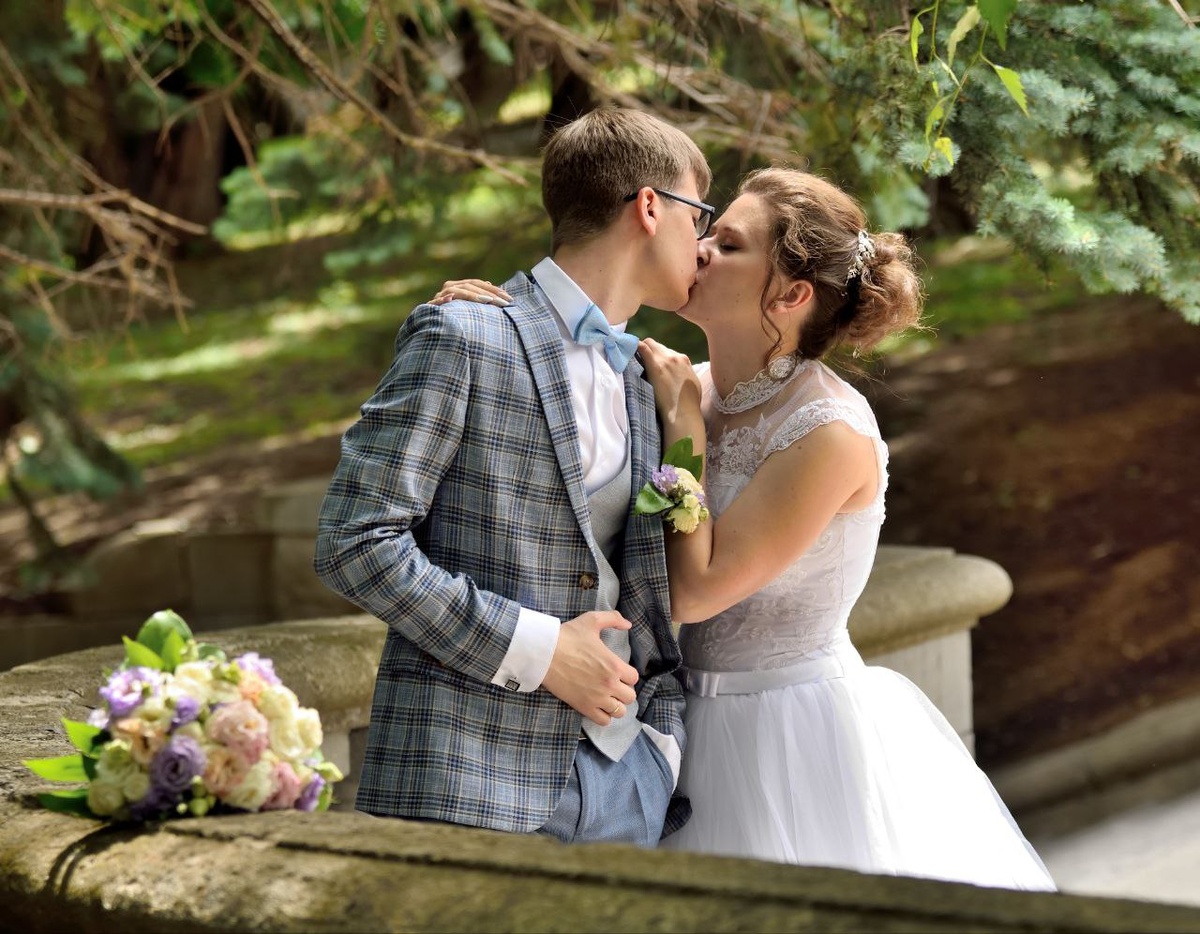 Прекрасная пара молодожёнов, которую я фотографировал на Комсомольской горке в Ставрополе.