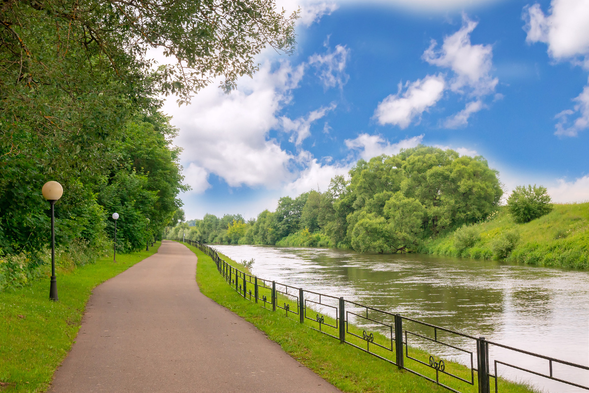 Прогулочная зона в пансионате "Петрово-Дальнее"