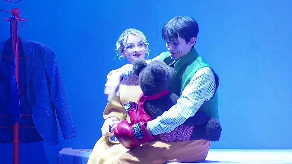    Сцена спектакля ТЮЗ Нижнекамска «Денискины рассказы» // Фото: НТР 24