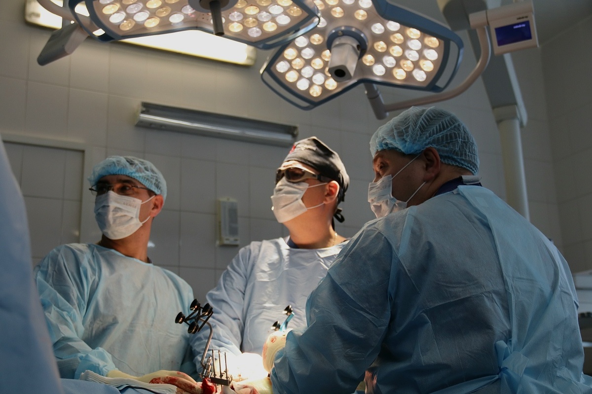 С 2023 года хирурги ННИИТО провели около 1200 робот-ассистированных операций