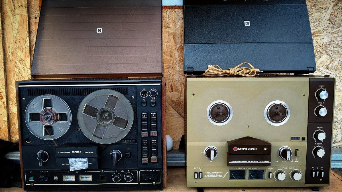 Магнитофоны Сатурн 202-1 и 202-2. Фото из моего личного архива.