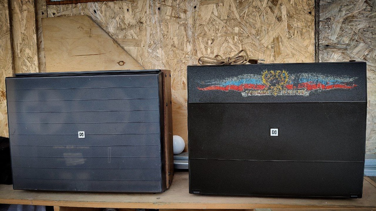 Магнитофоны Сатурн 202-1 и 202-2. Фото из моего личного архива.