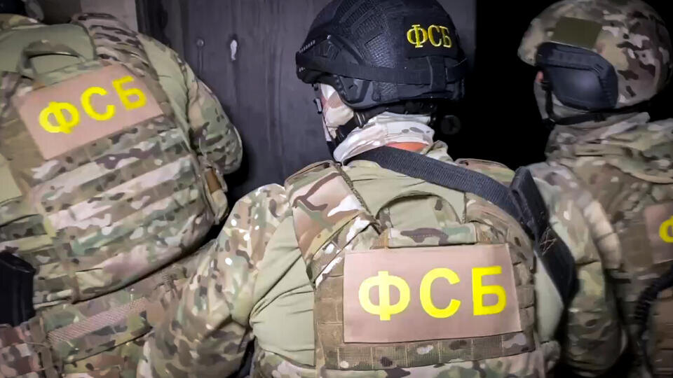     В Дагестане 17 сотрудников Соцфонда обвинили во взятках на 1,4 млрд ИЗВЕСТИЯ/ЦОС ФСБ РФ