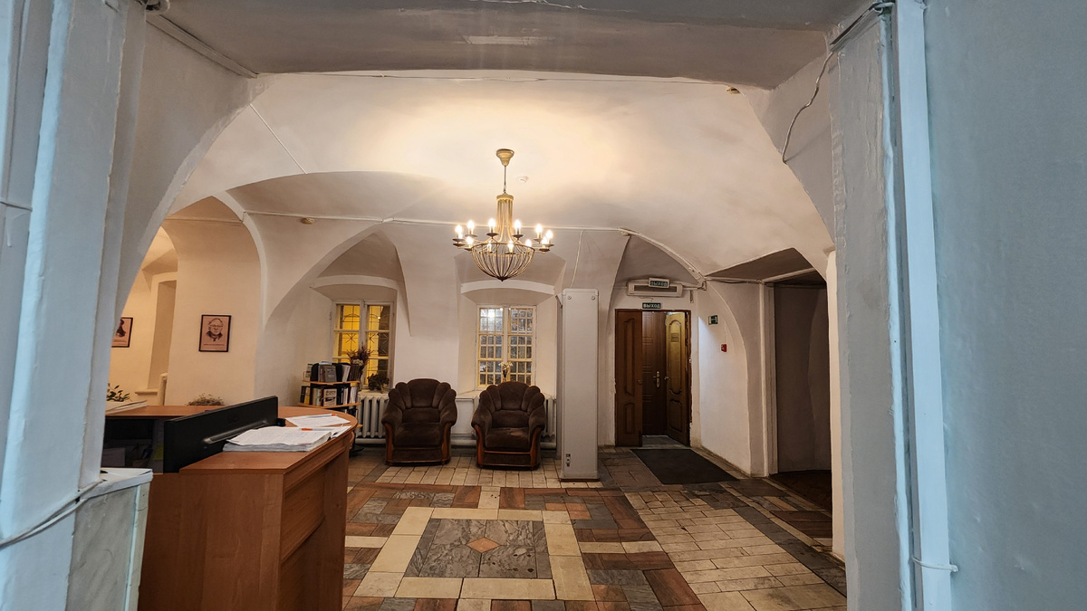 Главный вход со стороны гардероба.