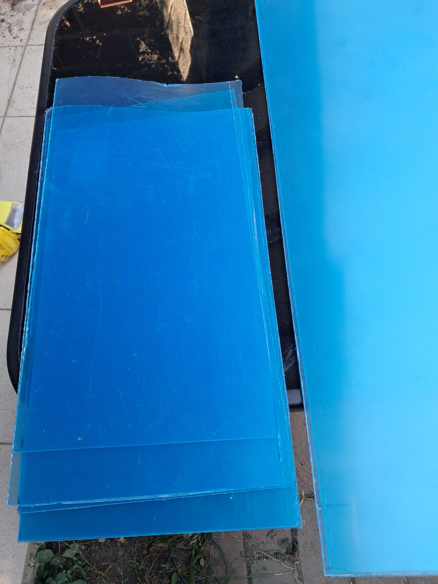 Часть листа легко разрезана на оба объекта. Почти половина листа осталась для новых идей. 700 рублей себя оправдали