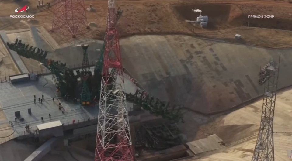 Там, внизу - лишняя деталь.