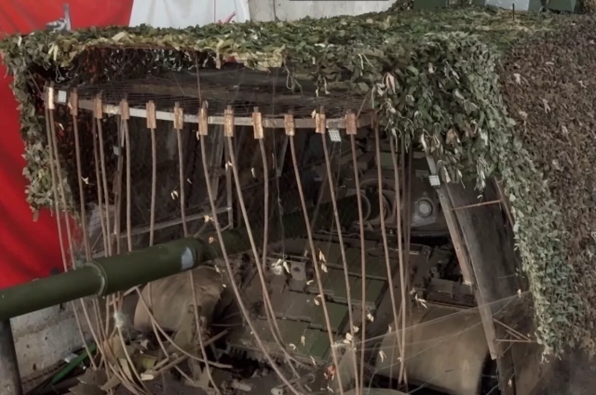    Бойцы ВС РФ рассказали, как модернизируют танки Т-62М в полевых условиях