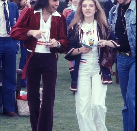 Коллекция редких вырезок о Queen (8)