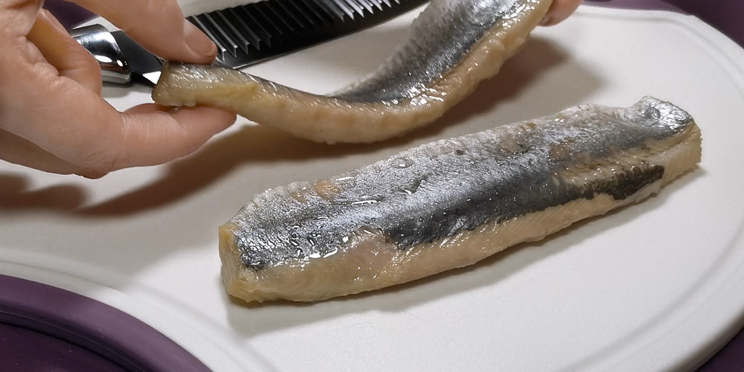 Этот традиционный северный салат поражает своим составом, но какой же он вкусный. Гости его обожают, особенно любители селедки под шубой