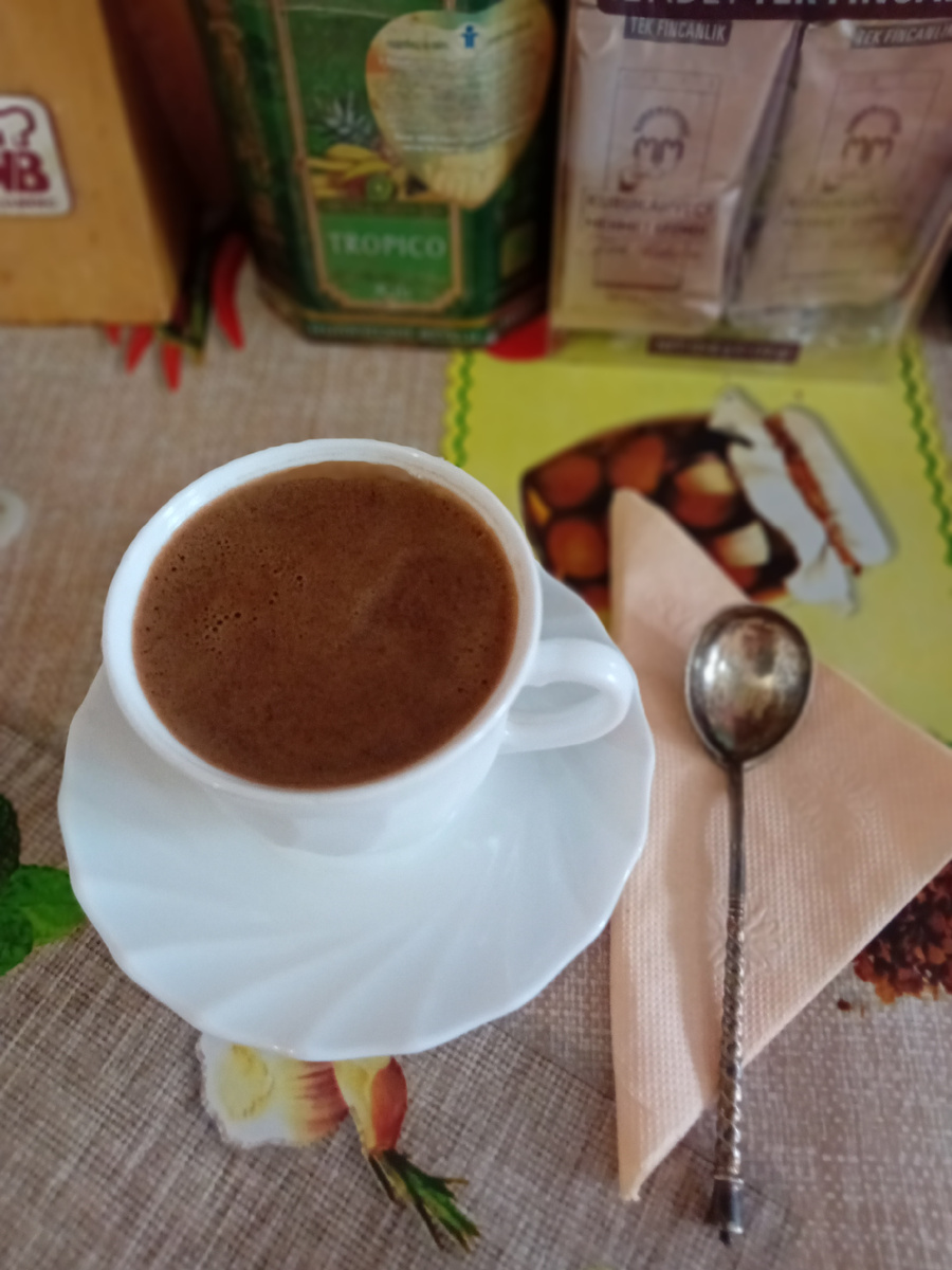 СНАЧАЛА УТРЕННИЙ КОФЕ.