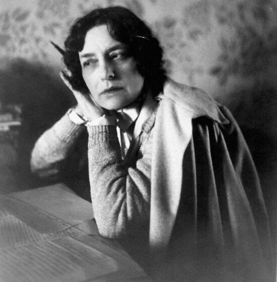 Зинаида Николаевна Гиппиус (по мужу Мережковская) (1869-1945)— русская поэтесса и писательница, драматург и литературный критик, одна из видных представительниц Серебряного века. Считается идеологом русского символизма