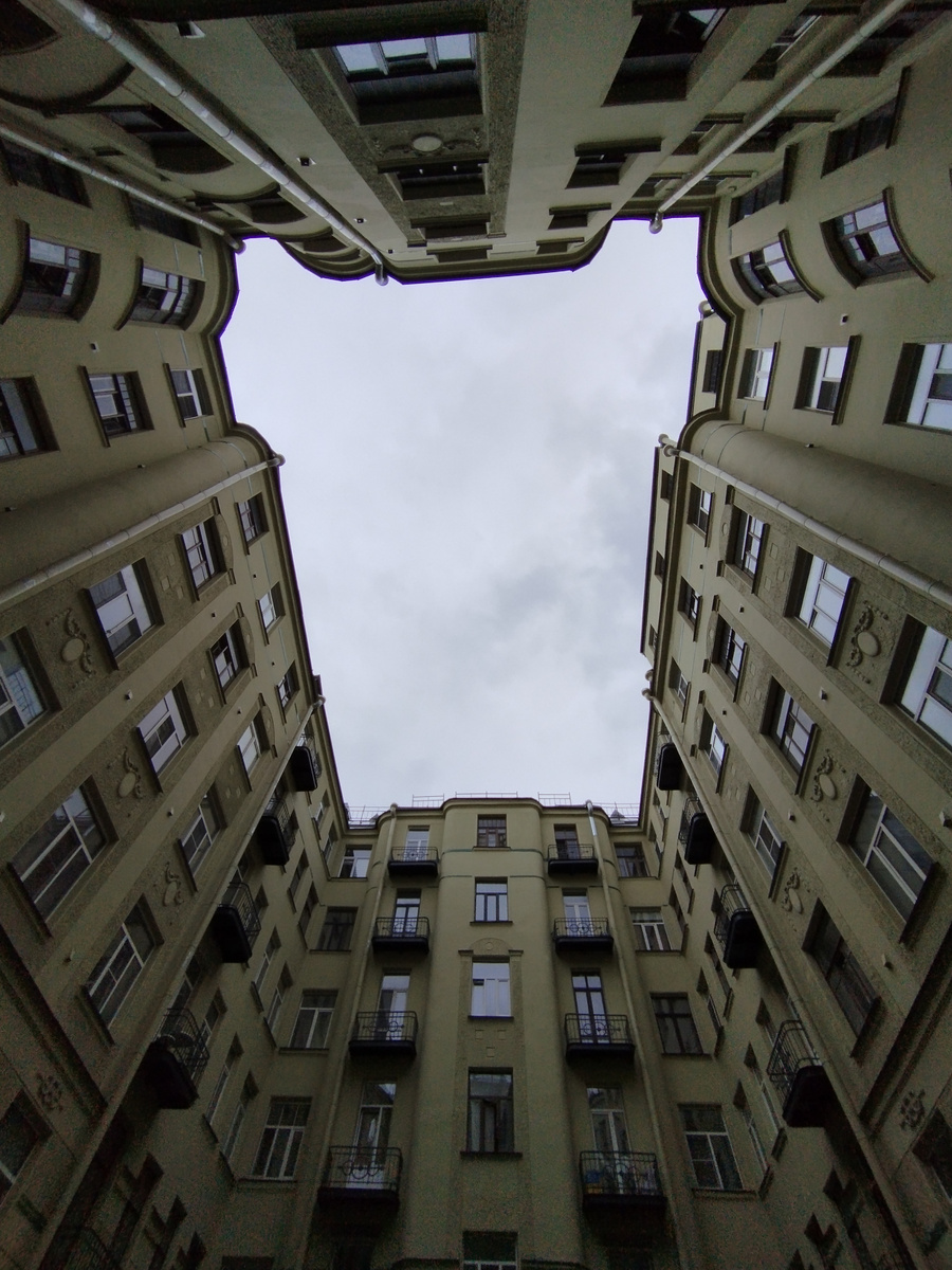 Просто двор-колодец