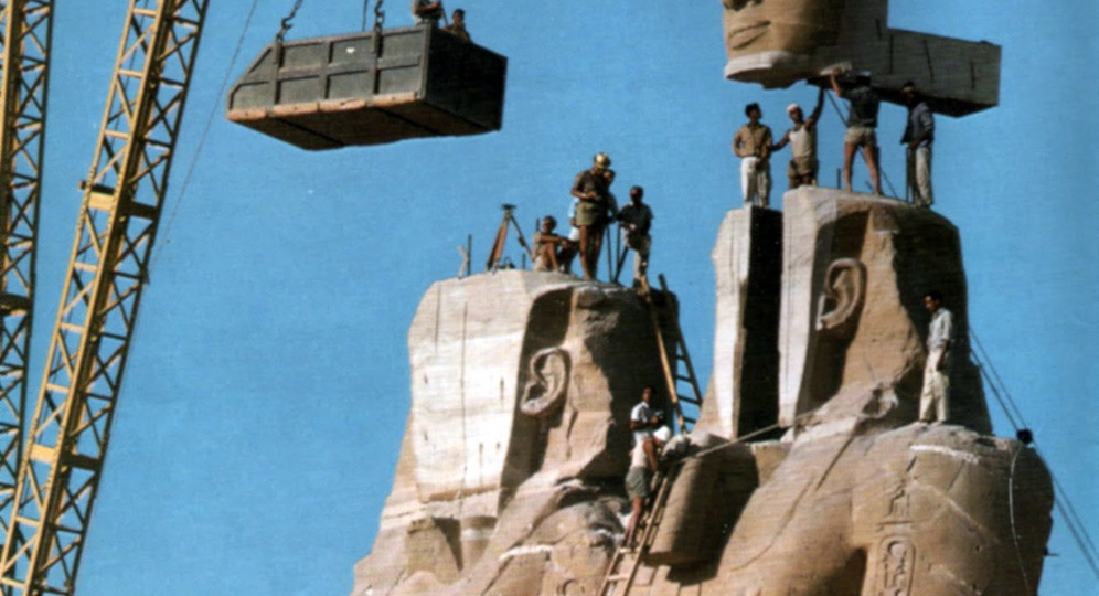 Перенос древнего храма фараона Рамсеса II во время строительства Асуанской плотины