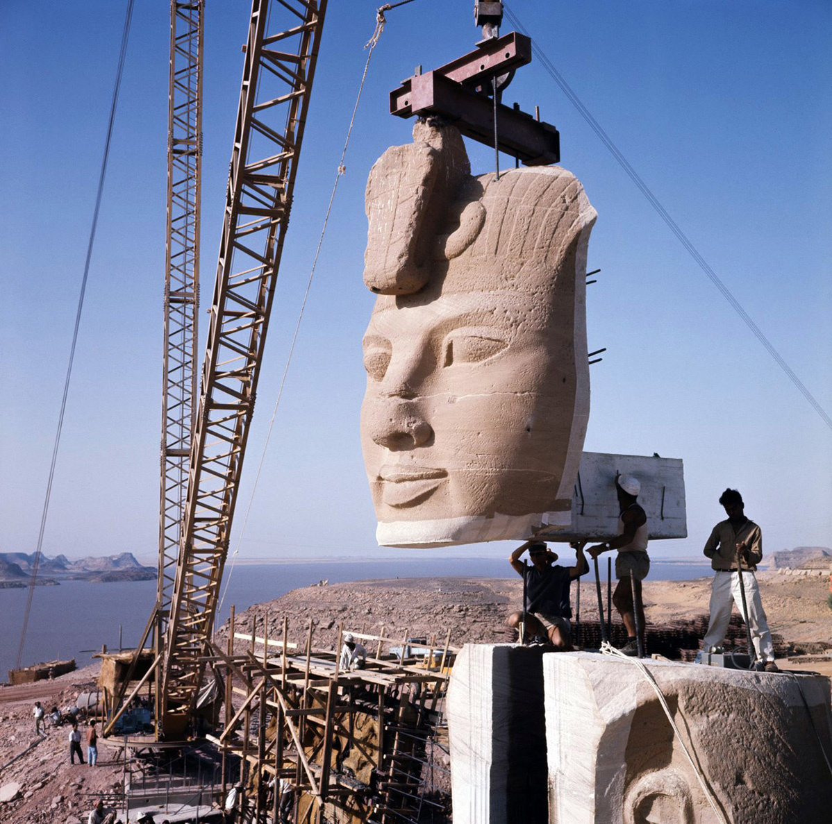 Перенос статуи 