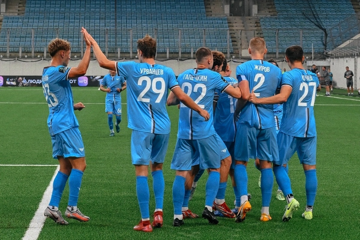 ФК "Челябинск" радуется. Фото Дзен.