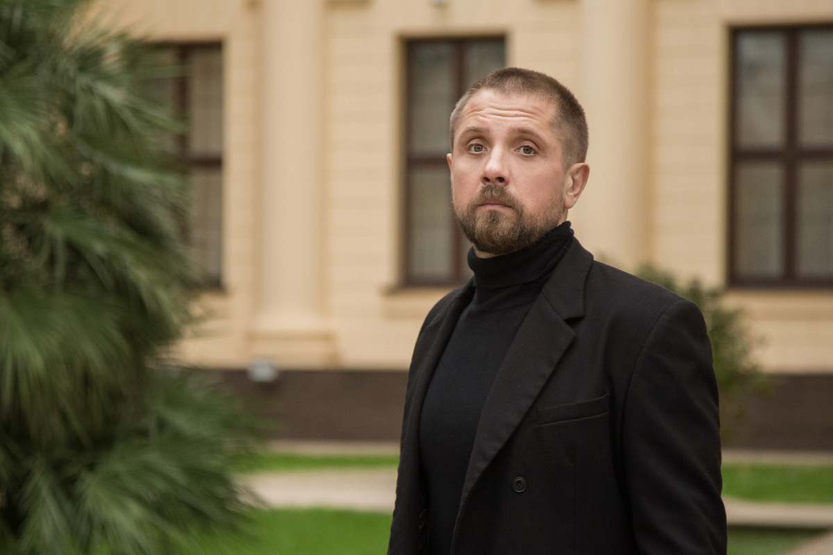 Роман Маякин в сериале «Спасская». Фото: телеканал «Россия»