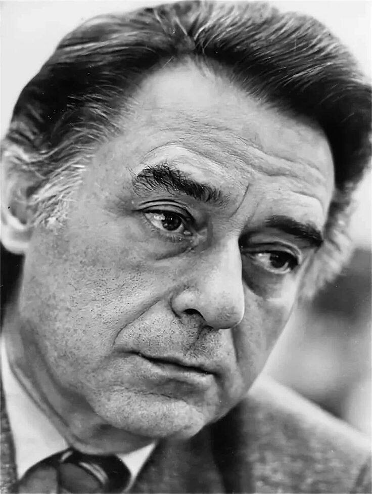 Андрей Дмитриевич Дементьев (16 июля 1928, Тверь — 26 июня 2018, Москва) — советский и российский поэт, радио- и телеведущий, журналист, также известен как поэт-песенник. 