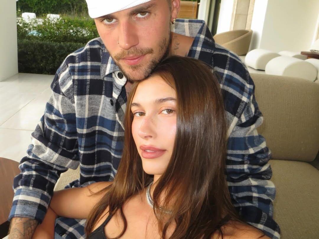    Источник: Социальные сети | Бибер развеял слухи о разрыве, опубликовав фотографии с женой