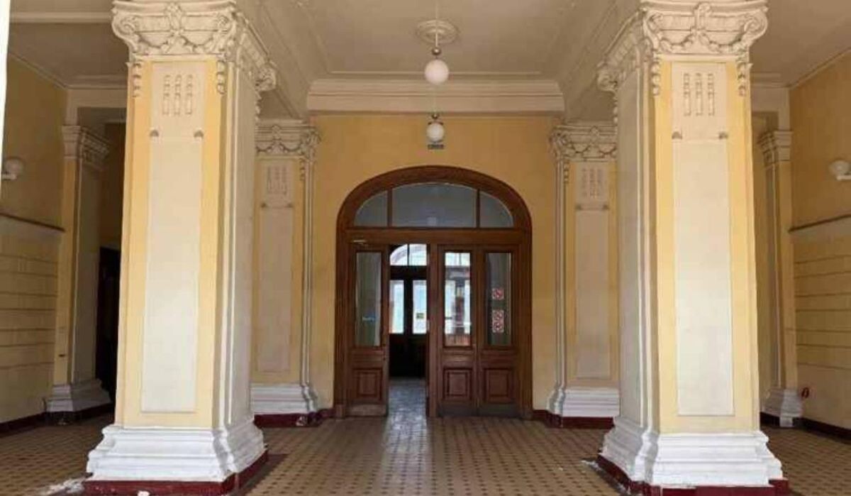     Вход в Главпочтамт. Источник: spb.kp.ru Автор фото: Пресс-служба РАД