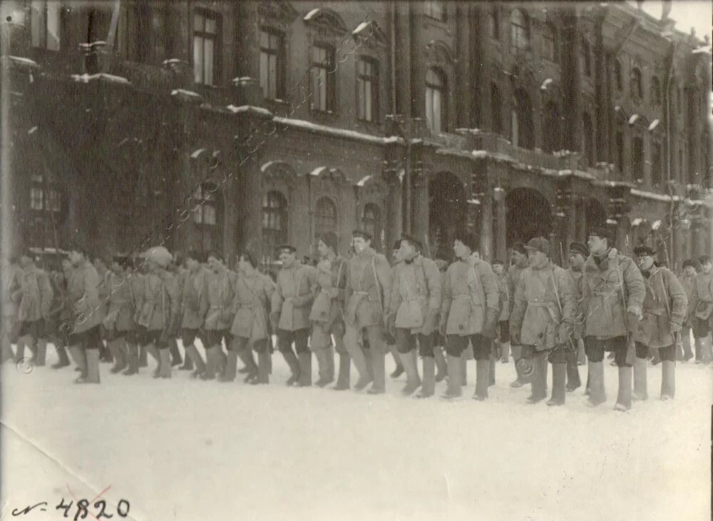Фотография. Парад морской пехоты в Петрограде на Дворцовой площади. 1919 г. Штейнберг Я. В. ГМПИР, Фонд фотографических источников