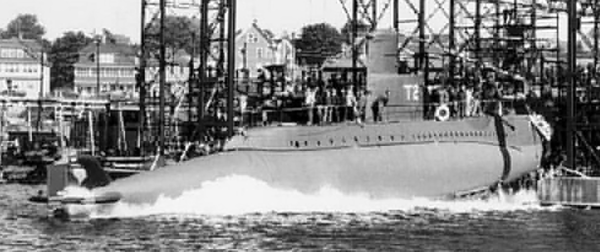 Спуск на воду учебной подводной лодки "Марлин" SST-2