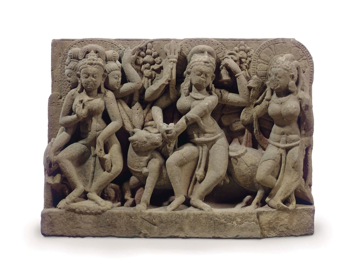 Брахмани, Махешвари, Каумари. Индия, Мадхья-Прадеш, IX в. Песчаник. 68х85 см. Онлайн-каталог аукционного дома Christie's. Эл. ресурс URl: https://www.christies.com/en/lot/lot-5715957