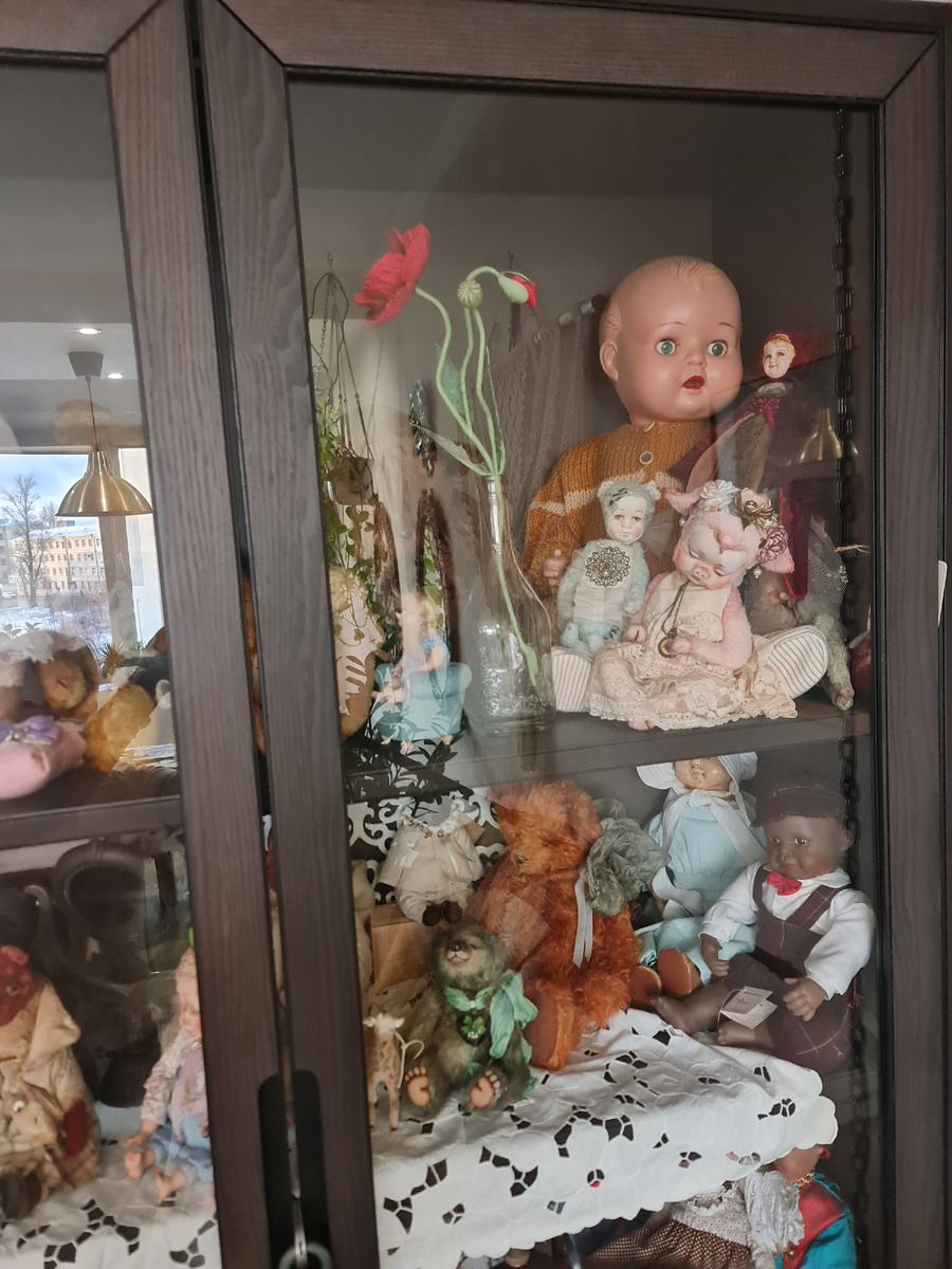 Шкаф в творческой мастерской, листайте галерею.