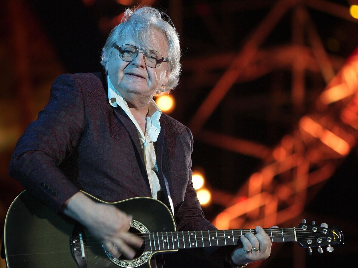    Певец, композитор Юрий Антонов выступает на праздничном концерте "Россия молодая" в акватории Ялты© РИА Новости / Тарас Литвиненко