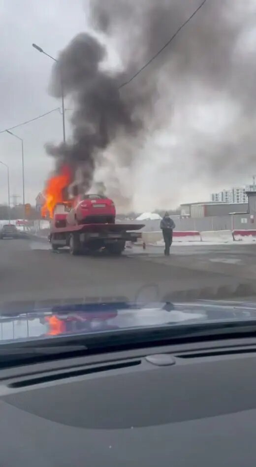    Фото: скриншот из видео в телеграм-канале «Мегаполис | ДТП и ЧП | Санкт-Петербург | Питер»