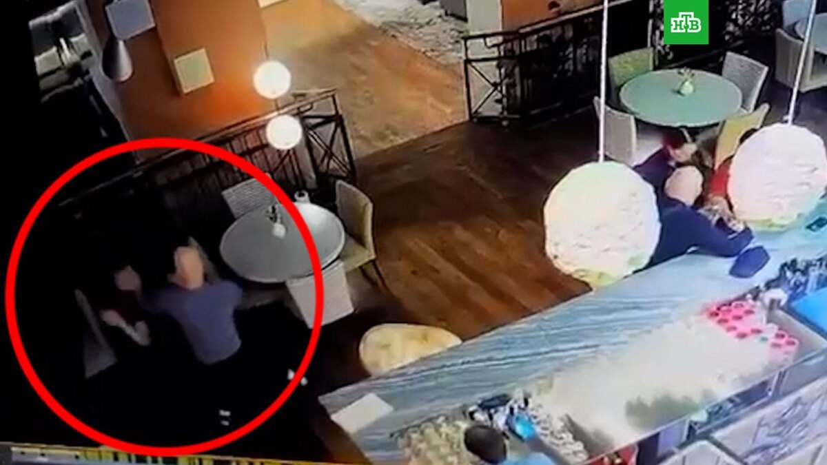    Появилось видео драки с вице-губернатором Вологодской области в отеле Петербурга