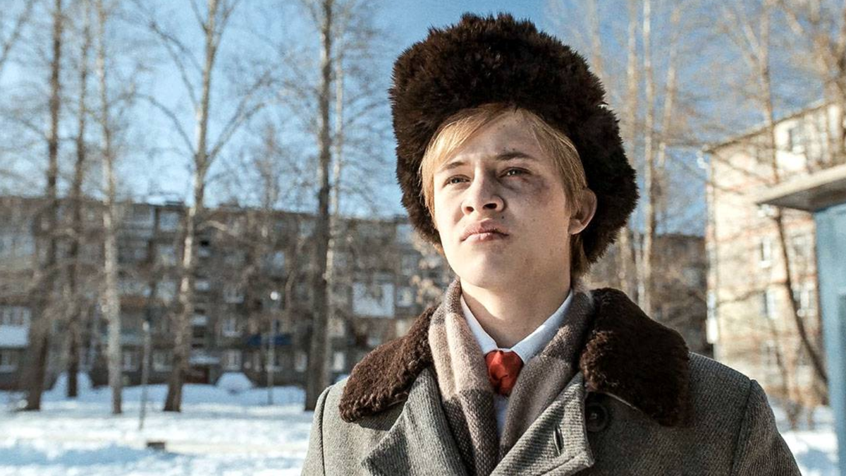 Кадр из сериала «Слово пацана. Кровь на асфальте» (источник фото: start.ru)