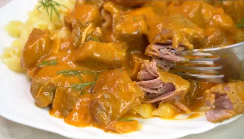 Как приготовить Гуляш, который тает во рту: 5 ошибок, из-за которых мясо становится «резиновым»✍