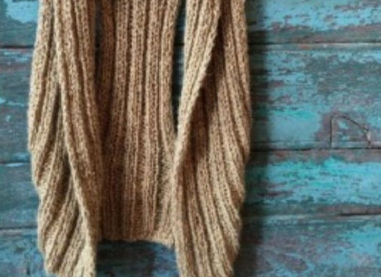 Жилет без застежек спицами: обзор универсальной модели, которую можно носить круглый год