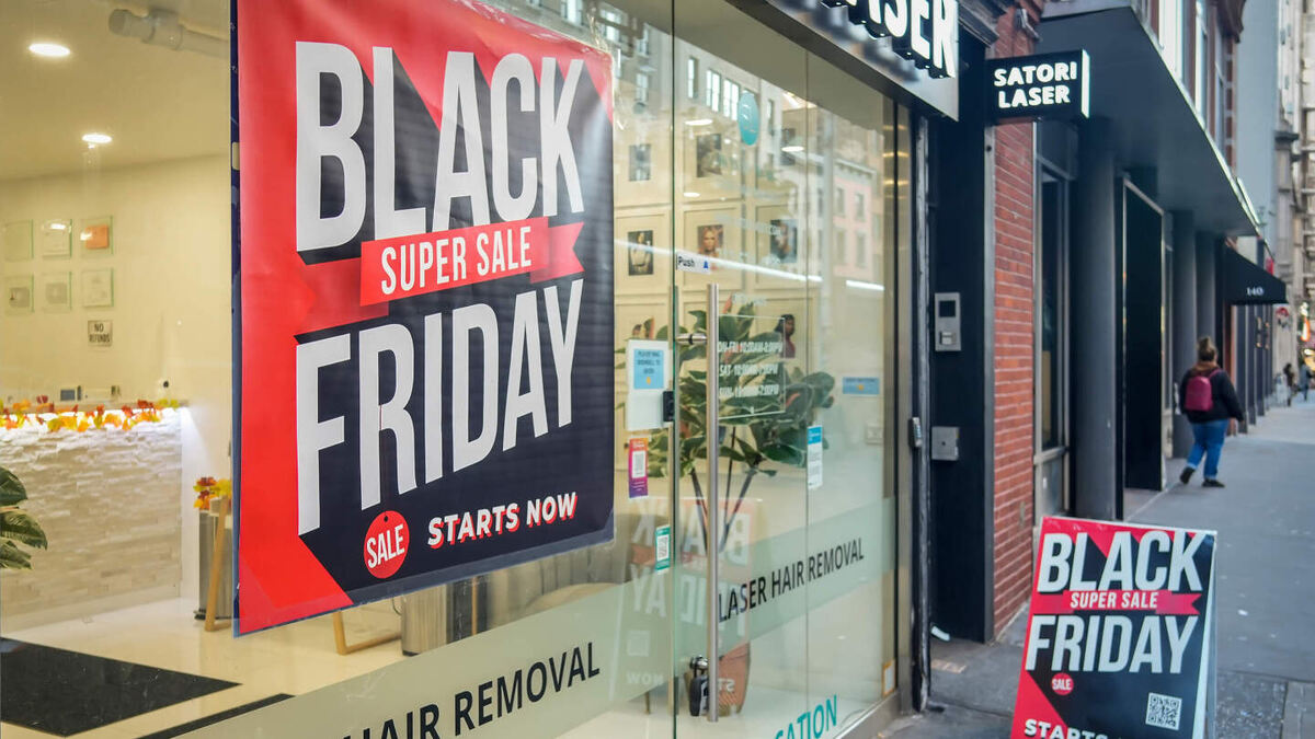     Фото: rblfmr/Shutterstock/FOTODOM Ежегодные ноябрьские распродажи — это не просто возможность сэкономить, а тонко продуманная психологическая стратегия