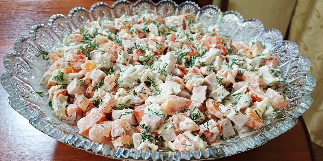 Вкусный необычный салат " Розовый фламинго".