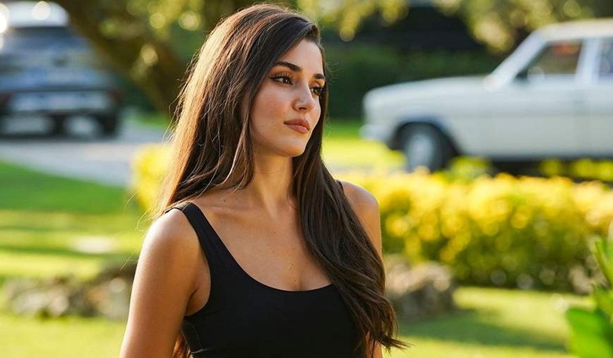    Ханде Эрчел. Фото: кадр из сериала "Постучись в мою дверь"