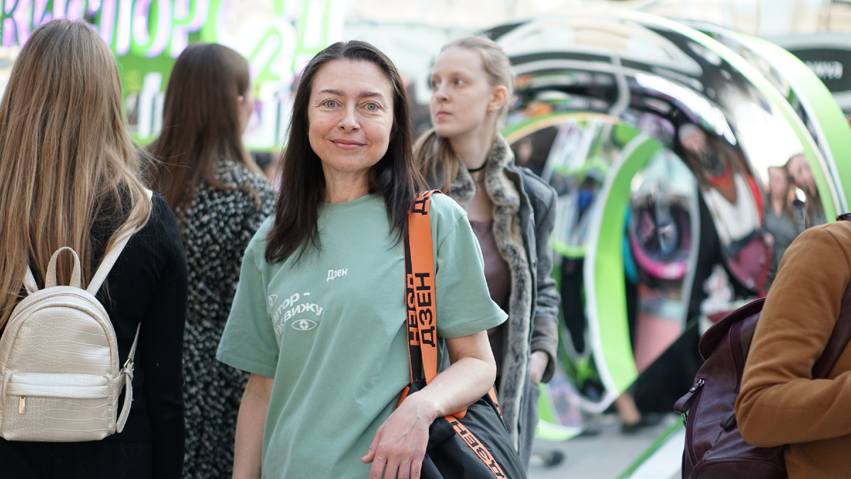 Надо бы новую фотку уже сделать, а то эта поза-позапрошлой давности)