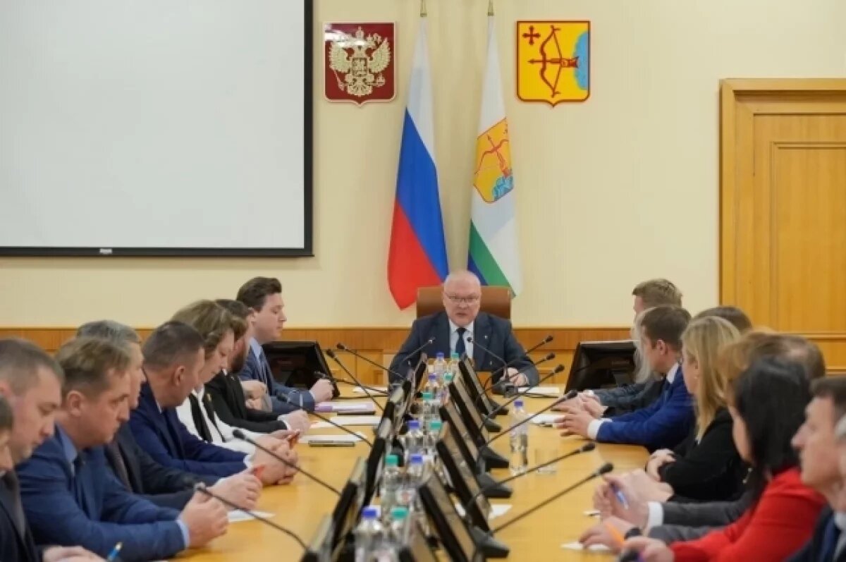    Губернатор заслушал доклады глав муниципалитетов.