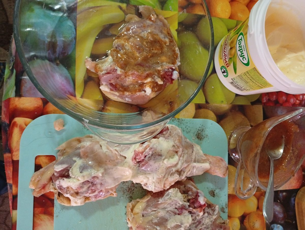 Майонез , соус, бедра и голень