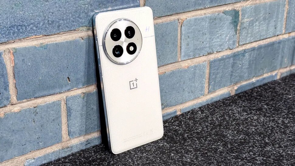 OnePlus 13 обладает рядом выдающихся функций, которые полностью оправдывают ожидания