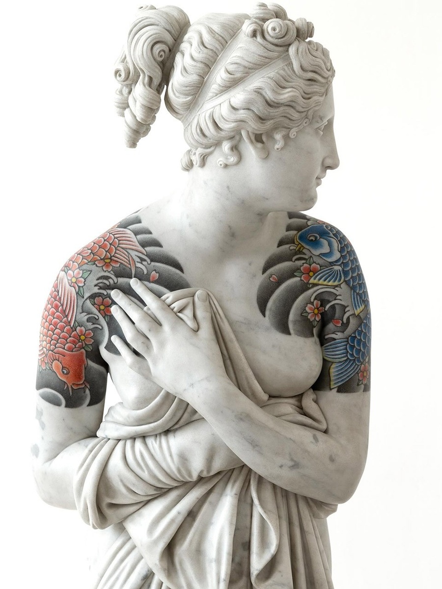 Татуировки Древней Греции в художественной интерпретации итальянского скульптора по имени Фабио Виале – это настоящие мраморные скульптуры созданные, можно сказать, также как их создавали античные резчики!  📷
